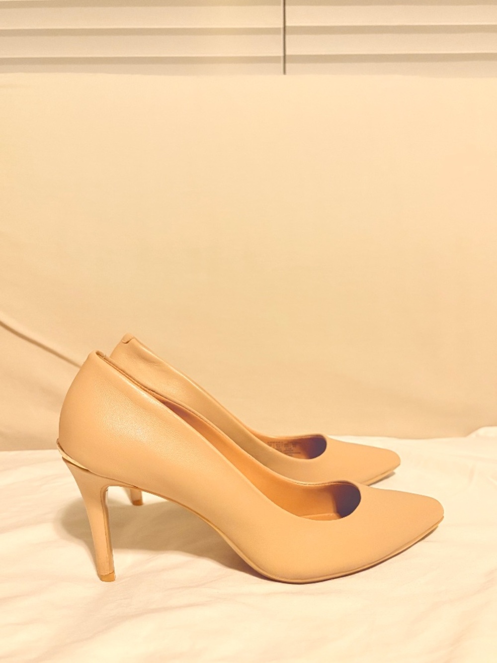 Calvin Klein Nude Beige Leather Classic Pointed Toe Stiletto Dress Pumps Size 6M